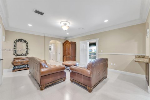 House in Medley, Florida 4 bedrooms, 170.94 sq.m. № 1953999 - photo 13