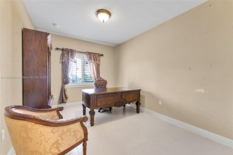 House in Medley, Florida 4 bedrooms, 170.94 sq.m. № 1953999 - photo 20