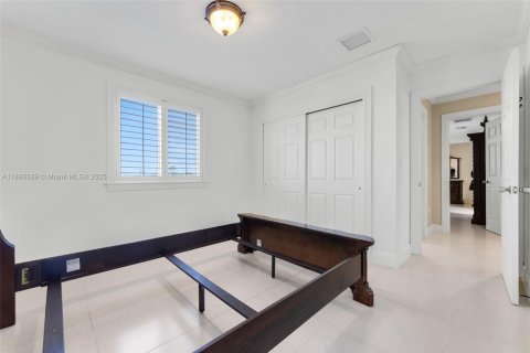 House in Medley, Florida 4 bedrooms, 170.94 sq.m. № 1953999 - photo 28