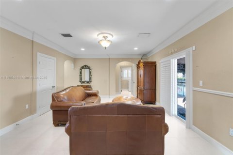 House in Medley, Florida 4 bedrooms, 170.94 sq.m. № 1953999 - photo 17