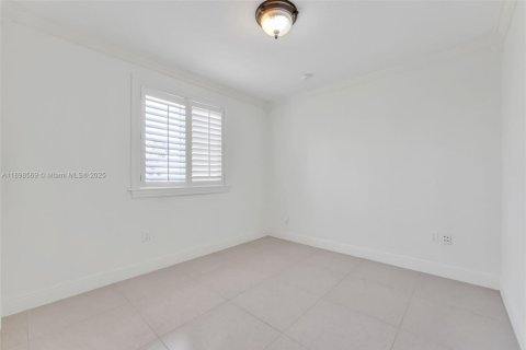 House in Medley, Florida 4 bedrooms, 170.94 sq.m. № 1953999 - photo 29