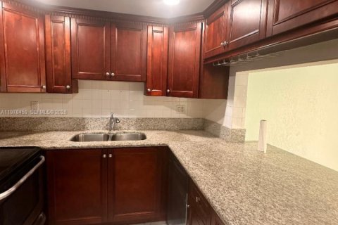 Touwnhouse à vendre à Palmetto Bay, Floride: 3 chambres, 152.17 m2 № 2079891 - photo 5