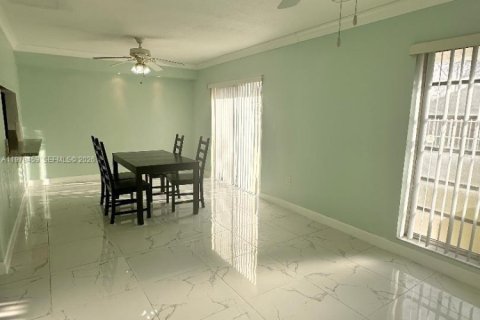 Touwnhouse à vendre à Palmetto Bay, Floride: 3 chambres, 152.17 m2 № 2079891 - photo 6