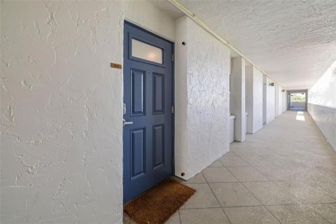 Condo in Sarasota, Florida, 2 bedrooms  № 1916078 - photo 9