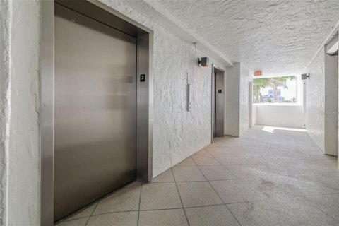 Condo in Sarasota, Florida, 2 bedrooms  № 1916078 - photo 7