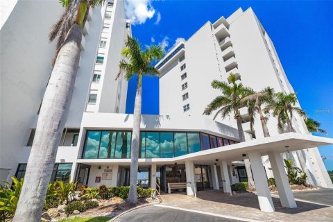 Condo in Sarasota, Florida, 2 bedrooms  № 1916078 - photo 1