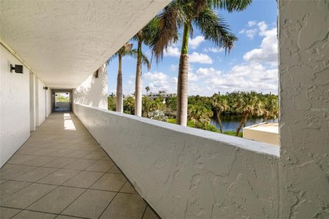 Condo in Sarasota, Florida, 2 bedrooms  № 1916078 - photo 8