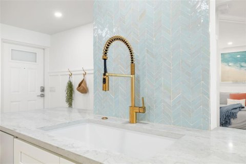 Condo in Sarasota, Florida, 2 bedrooms  № 1916078 - photo 18