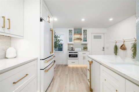 Condo in Sarasota, Florida, 2 bedrooms  № 1916078 - photo 13
