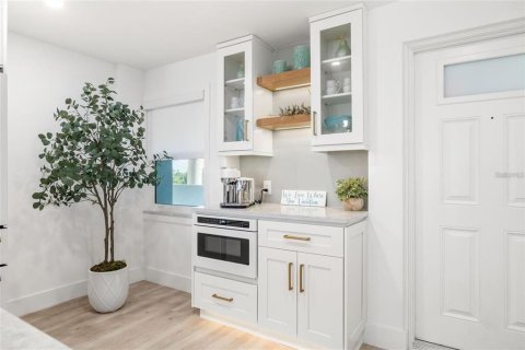 Condo in Sarasota, Florida, 2 bedrooms  № 1916078 - photo 11