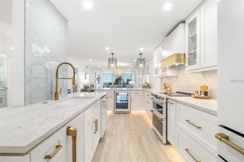 Condo in Sarasota, Florida, 2 bedrooms  № 1916078 - photo 16
