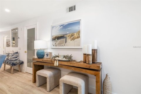 Condo in Sarasota, Florida, 2 bedrooms  № 1916078 - photo 25