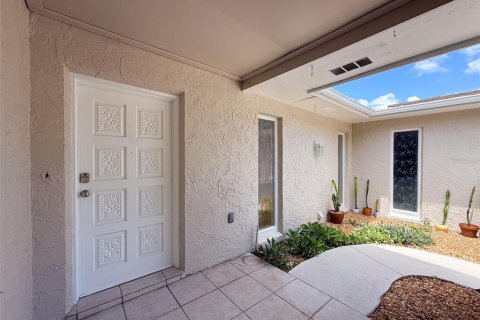 House in Tarpon Springs, Florida 3 bedrooms, 209.31 sq.m. № 1789022 - photo 6