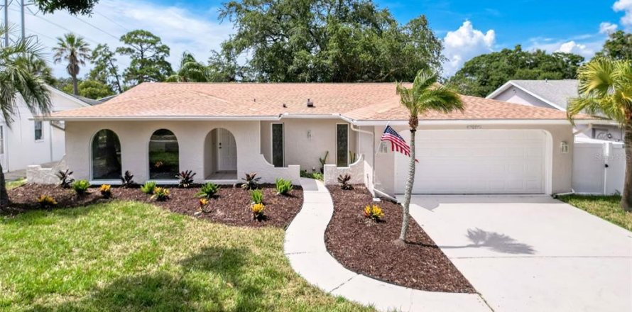 House in Tarpon Springs, Florida 3 bedrooms, 209.31 sq.m. № 1789022