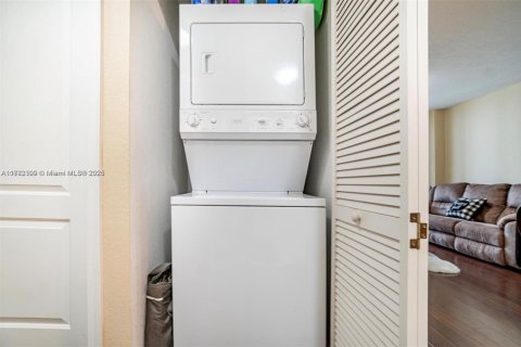 Купить кондоминиум в Холливуд, Флорида 1 спальня, 64.1м2, № 1936547 - фото 28