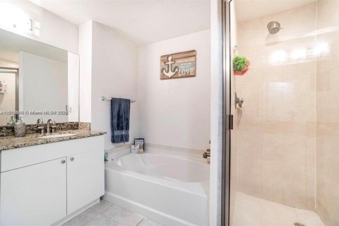 Купить кондоминиум в Холливуд, Флорида 1 спальня, 64.1м2, № 1936547 - фото 26