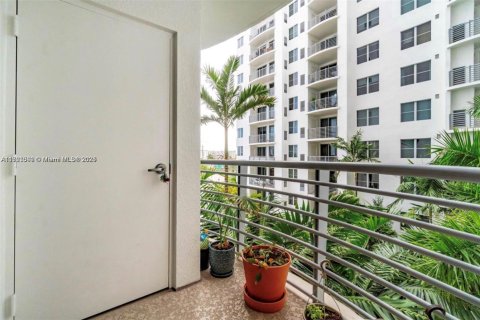 Купить кондоминиум в Холливуд, Флорида 1 спальня, 64.1м2, № 1936547 - фото 25