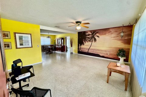 Casa en venta en Lakeland, Florida, 3 dormitorios, 172.24 m2 № 2102828 - foto 2