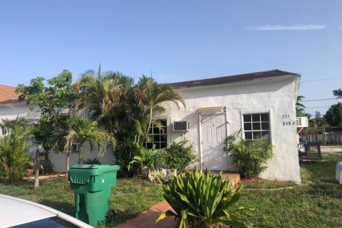 Casa en alquiler en Dania Beach, Florida, 1 dormitorio, 178 m2 № 1774386 - foto 1