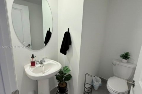 Townhouse in Miami, Florida 3 bedrooms, 168.34 sq.m. № 2271954 - photo 10