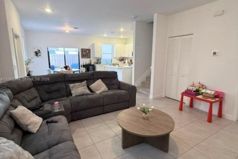 Townhouse in Miami, Florida 3 bedrooms, 168.34 sq.m. № 2271954 - photo 5