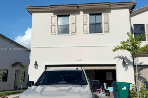 Townhouse in Miami, Florida 3 bedrooms, 168.34 sq.m. № 2271954 - photo 4