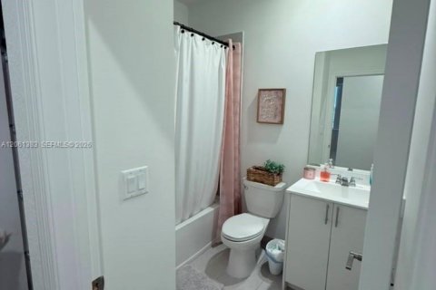 Townhouse in Miami, Florida 3 bedrooms, 168.34 sq.m. № 2271954 - photo 26