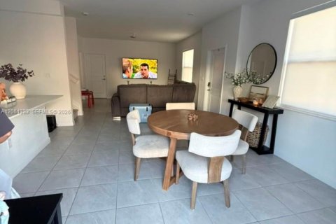 Townhouse in Miami, Florida 3 bedrooms, 168.34 sq.m. № 2271954 - photo 7