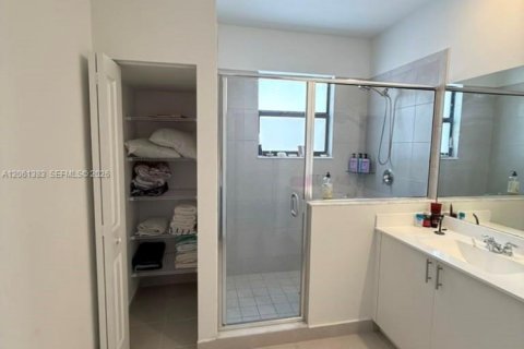 Townhouse in Miami, Florida 3 bedrooms, 168.34 sq.m. № 2271954 - photo 19