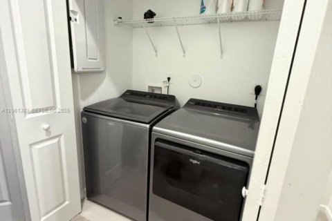 Townhouse in Miami, Florida 3 bedrooms, 168.34 sq.m. № 2271954 - photo 23