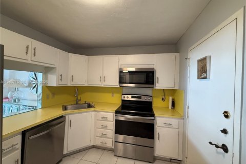 Купить кондоминиум в Халландейл-Бич, Флорида 1 спальня, 120.77м2, № 2043909 - фото 14