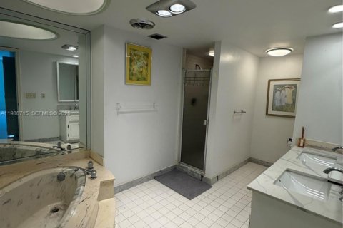 Купить кондоминиум в Халландейл-Бич, Флорида 1 спальня, 120.77м2, № 2043909 - фото 19