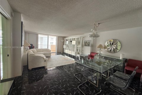 Купить кондоминиум в Халландейл-Бич, Флорида 1 спальня, 120.77м2, № 2043909 - фото 15