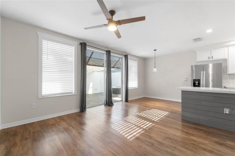 Townhouse in Tampa, Florida 3 bedrooms, 134.89 sq.m. № 2142830 - photo 15