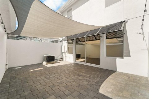 Townhouse in Tampa, Florida 3 bedrooms, 134.89 sq.m. № 2142830 - photo 13