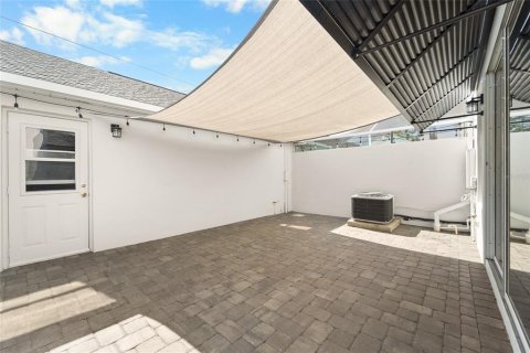 Townhouse in Tampa, Florida 3 bedrooms, 134.89 sq.m. № 2142830 - photo 29