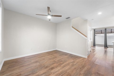 Townhouse in Tampa, Florida 3 bedrooms, 134.89 sq.m. № 2142830 - photo 4
