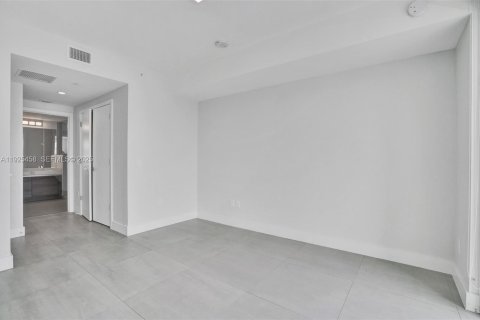 Condo in Miami, Florida, 2 bedrooms  № 1984008 - photo 12