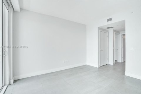 Condo in Miami, Florida, 2 bedrooms  № 1984008 - photo 11