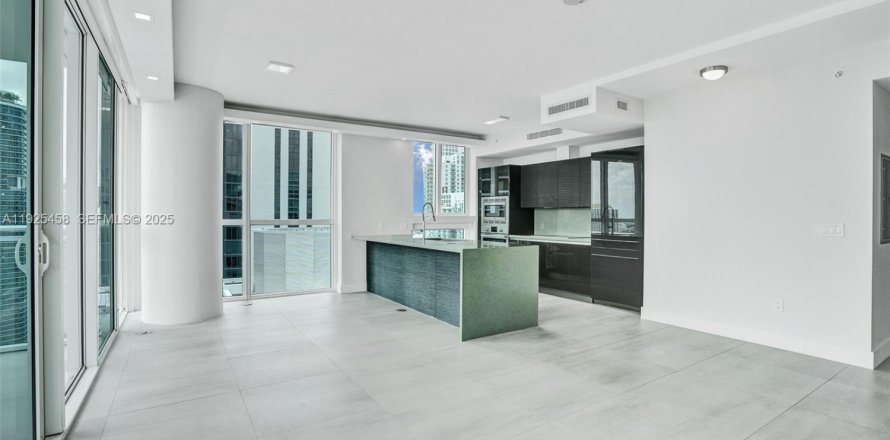 Condo in Miami, Florida, 2 bedrooms  № 1984008