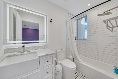Copropriété à vendre à Miami Beach, Floride: 4 chambres, 249.16 m2 № 2395158 - photo 15