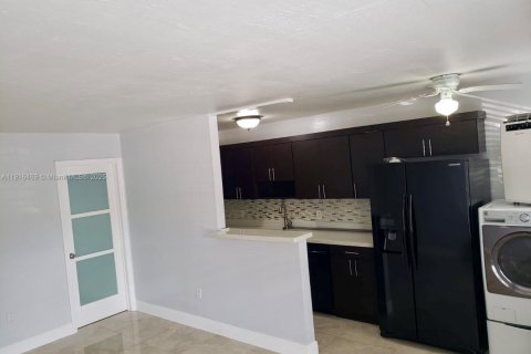 Снять в аренду кондоминиум в Норт-Майами, Флорида 1 спальня, 53.14м2, № 1970880 - фото 4