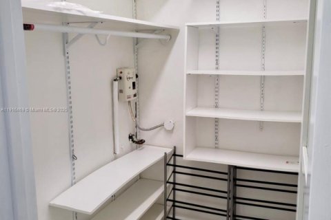 Снять в аренду кондоминиум в Норт-Майами, Флорида 1 спальня, 53.14м2, № 1970880 - фото 8