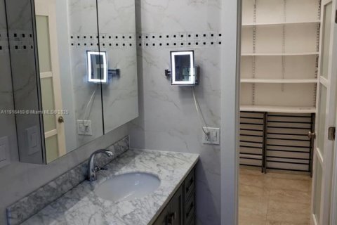 Снять в аренду кондоминиум в Норт-Майами, Флорида 1 спальня, 53.14м2, № 1970880 - фото 6