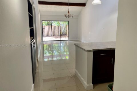 House in Plantation, Florida 2 bedrooms, 99.78 sq.m. № 2028319 - photo 8