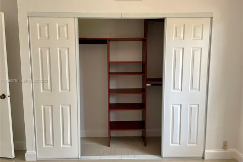 House in Plantation, Florida 2 bedrooms, 99.78 sq.m. № 2028319 - photo 19