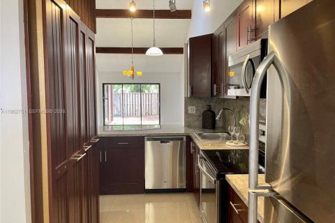 House in Plantation, Florida 2 bedrooms, 99.78 sq.m. № 2028319 - photo 6