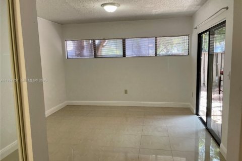 House in Plantation, Florida 2 bedrooms, 99.78 sq.m. № 2028319 - photo 9