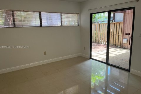 House in Plantation, Florida 2 bedrooms, 99.78 sq.m. № 2028319 - photo 11