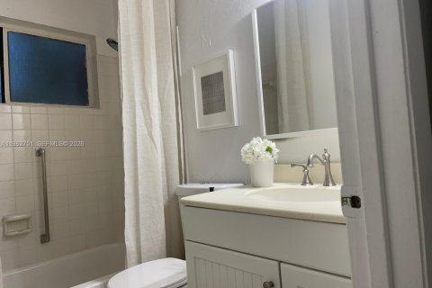 House in Plantation, Florida 2 bedrooms, 99.78 sq.m. № 2028319 - photo 20